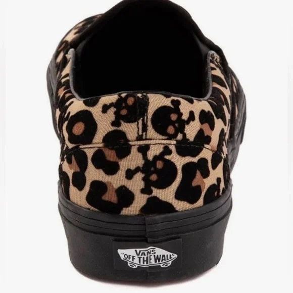 NWOT Vans Unisex Classic Slip On Canvas Skate Shoe Leopard/Skulls/Black ~W7.5 - Picture 3 of 7